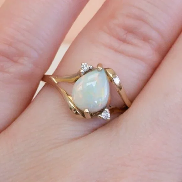 14K Gold Australian Opal & Diamond Ring – Vintage 1990s Setting, Size 6.75 - Picture 15 of 16